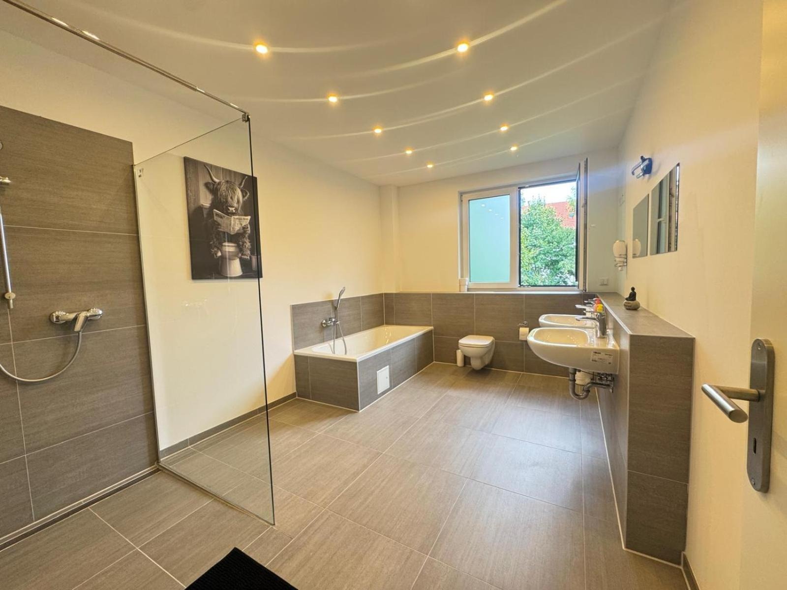 accommodationPhotoUrl