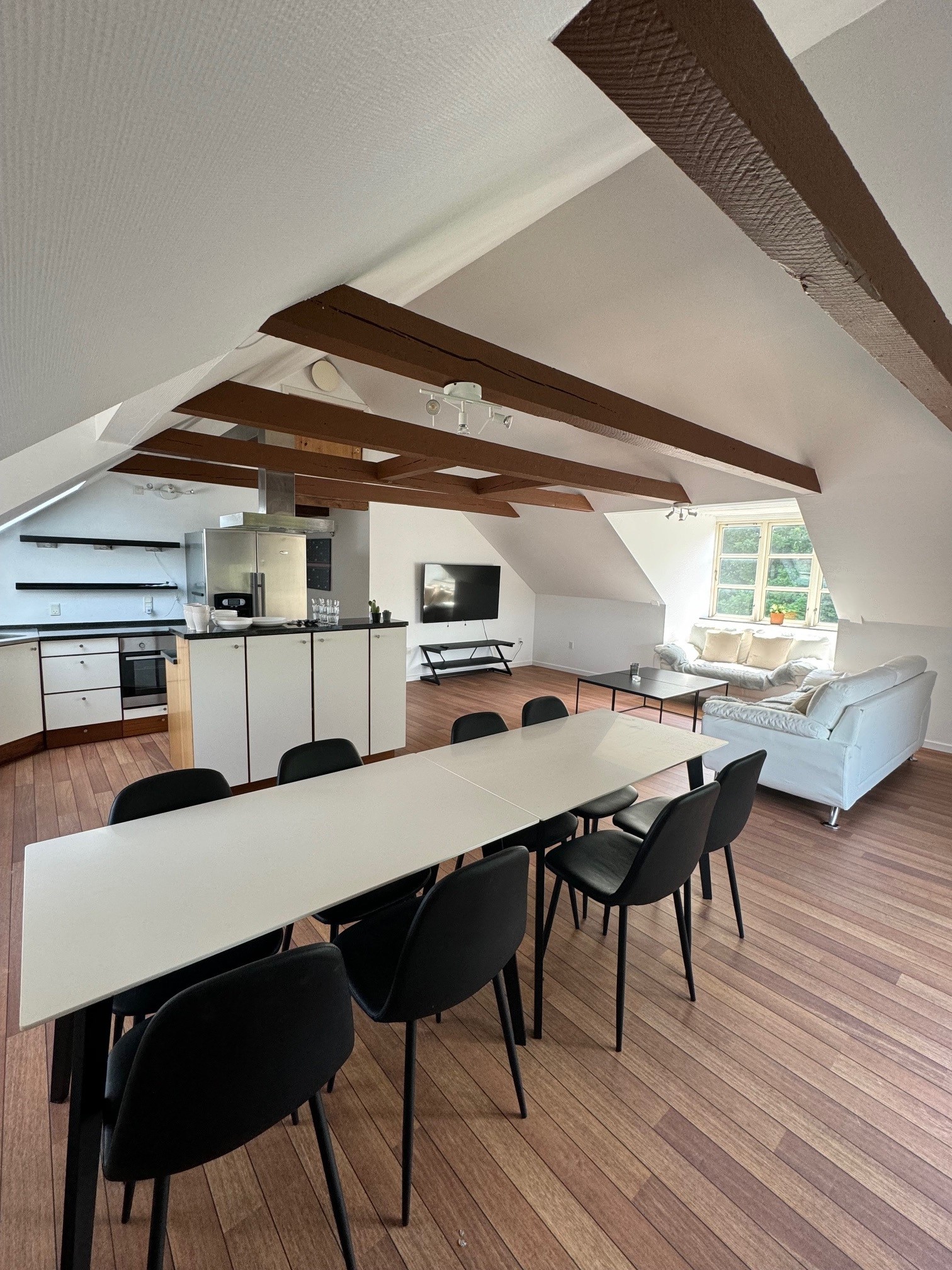 accommodationPhotoUrl